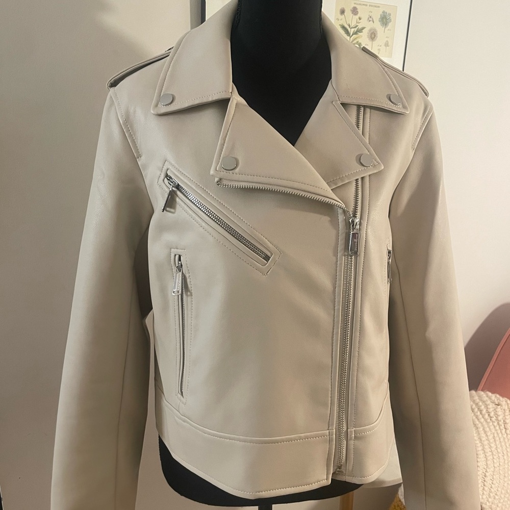 Cream BCBGeneration Moto Jacket 💕